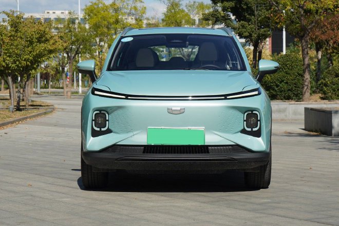 真五座 配置全 动态体验吉利几何E萤火虫