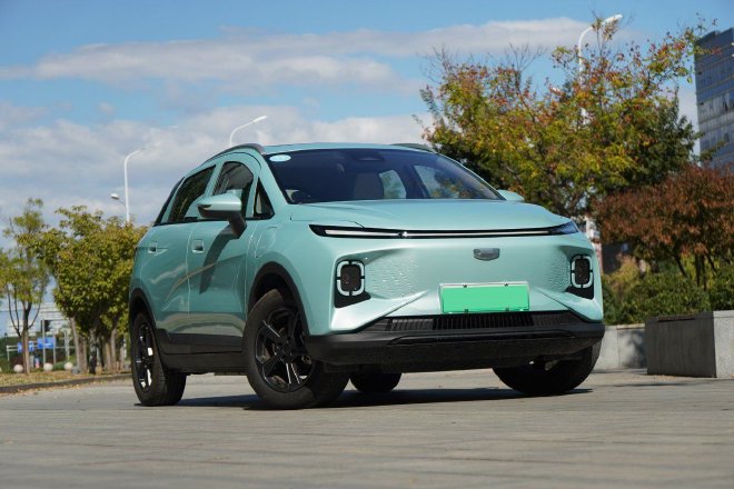 真五座 配置全 动态体验吉利几何E萤火虫