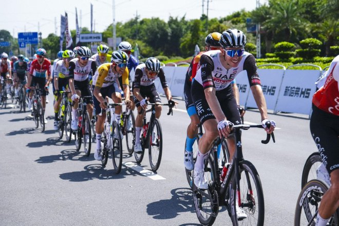 环广西公路自行车巡回赛 新哈弗H5护航
