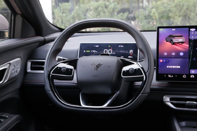 抢先试驾哪吒X 一款极具实力的纯电智能SUV