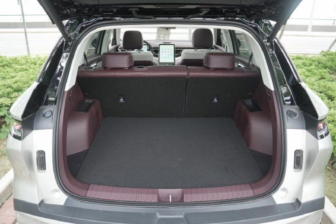 售价12.4999万 奔腾T90冠军版上市交付