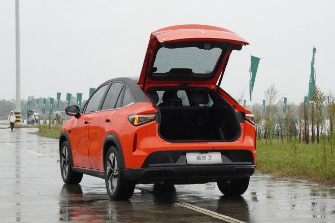 睿蓝7动态试驾 不到20万享受后驱驾控乐趣