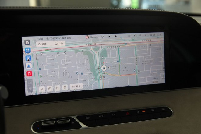 彰显优雅与从容 实拍后驱纯电车型荣威D7 EV