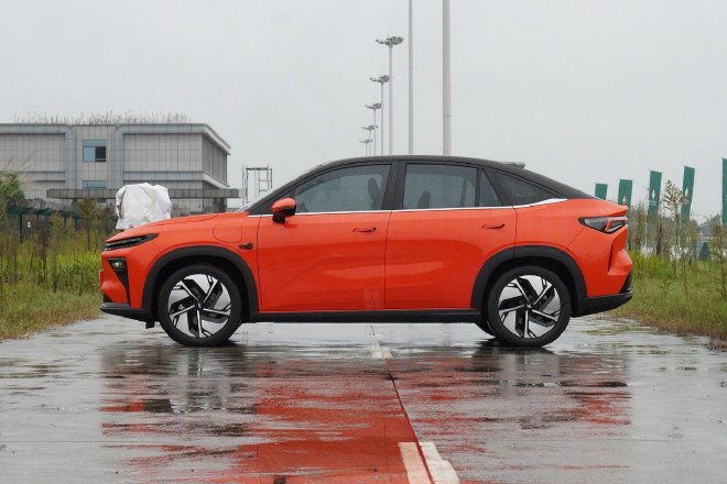 睿蓝7动态试驾 不到20万享受后驱驾控乐趣