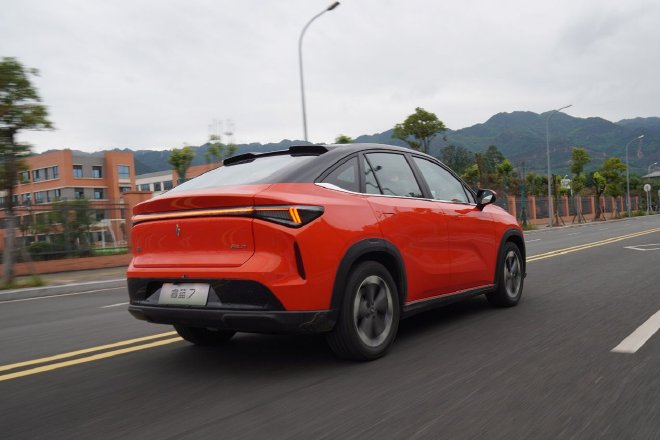 睿蓝7动态试驾 不到20万享受后驱驾控乐趣