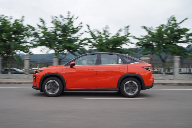 睿蓝7动态试驾 不到20万享受后驱驾控乐趣