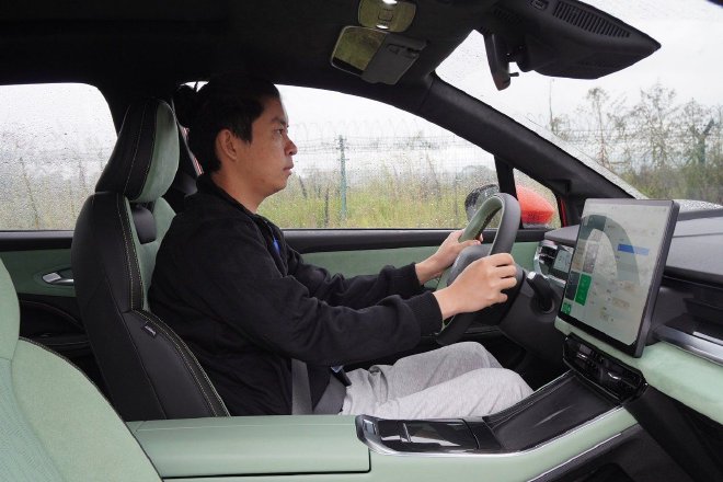 睿蓝7动态试驾 不到20万享受后驱驾控乐趣