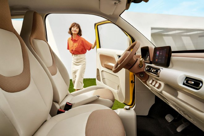 宏光MINIEV第三代马卡龙内饰亮相