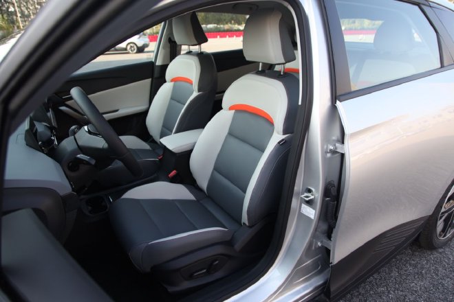 纯电操控新王者 场地试驾MG4 EV出海冠军版