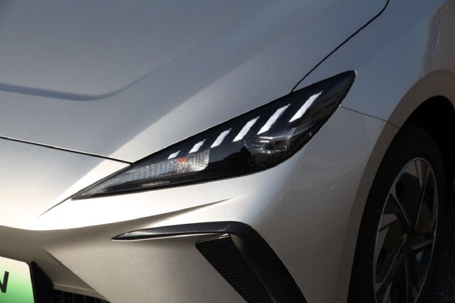 纯电操控新王者 场地试驾MG4 EV出海冠军版