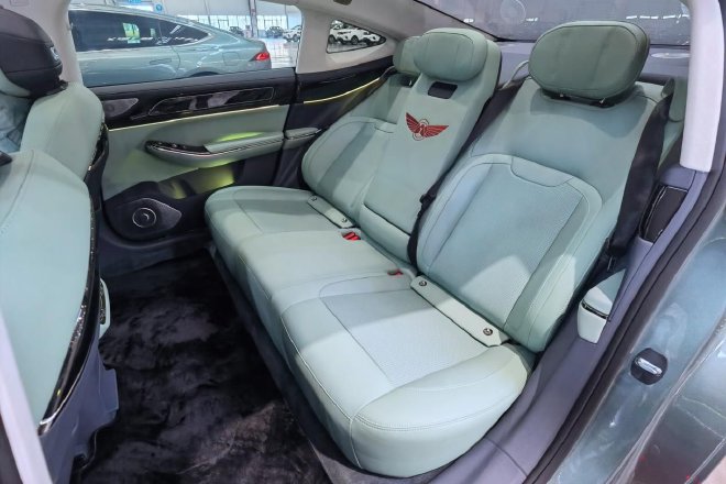 定位大型纯电轿车，远航Y6正式下线