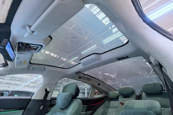 定位大型纯电轿车，远航Y6正式下线