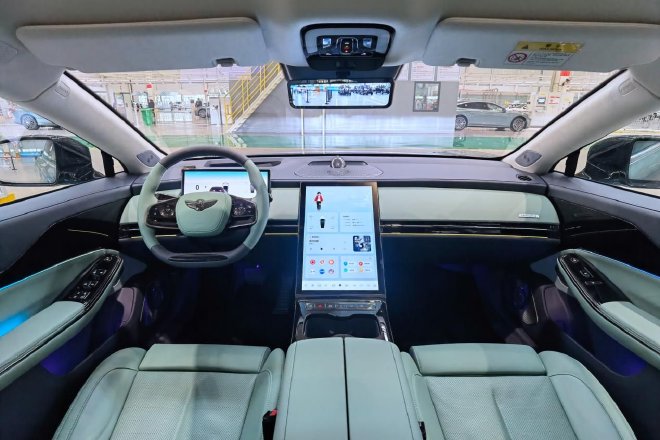 定位大型纯电轿车，远航Y6正式下线