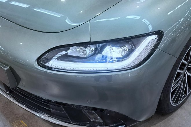 定位大型纯电轿车，远航Y6正式下线