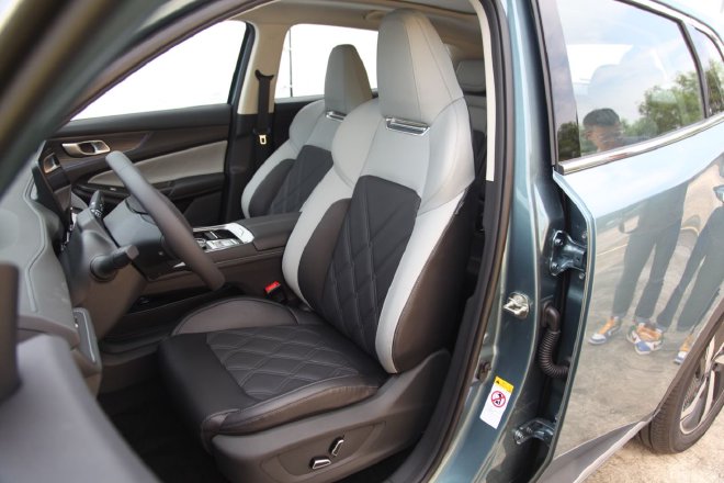 Feel the charm of digital electric drive and test drive Changan Qiyuan Q05/A06