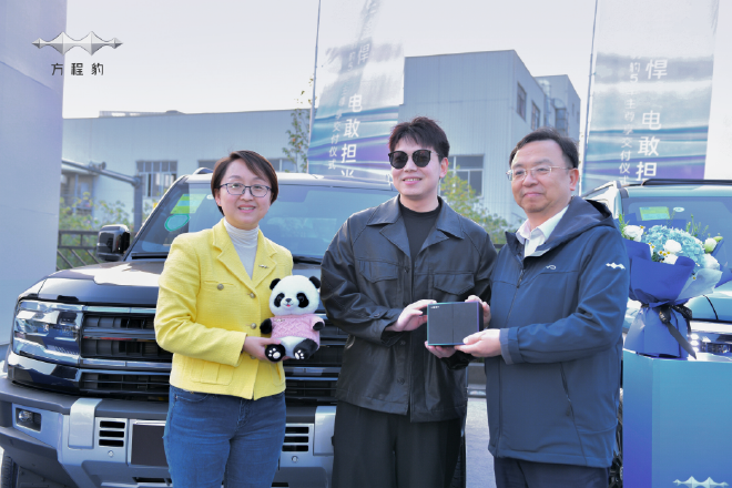 豹5全国交付正式开启 王传福亲自为车主交车