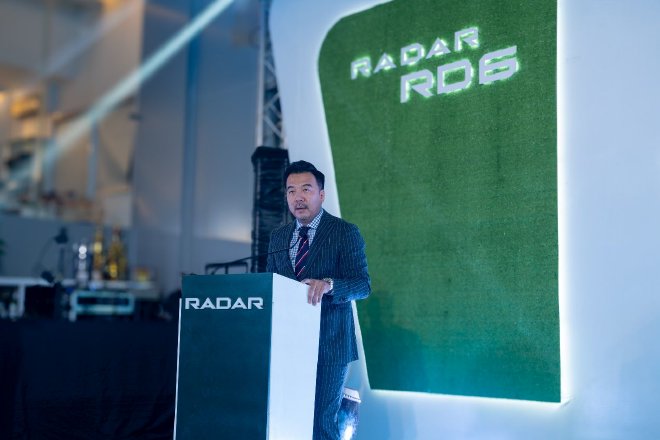 　　吉利雷达CMO果铁夫现场致辞