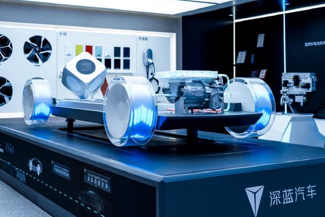 传统车企火力全开 加速新能源车市场化