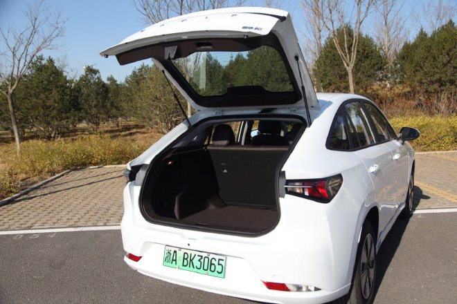 为共享出行而生 静态实拍吉利曹操60车型