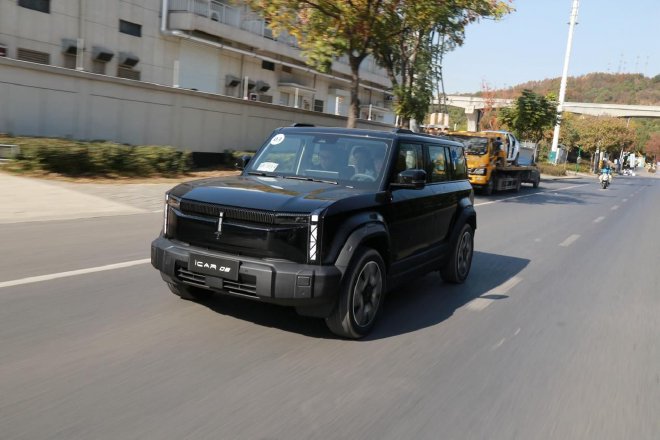 硬核小“潮盒” 抢先试驾iCAR 03