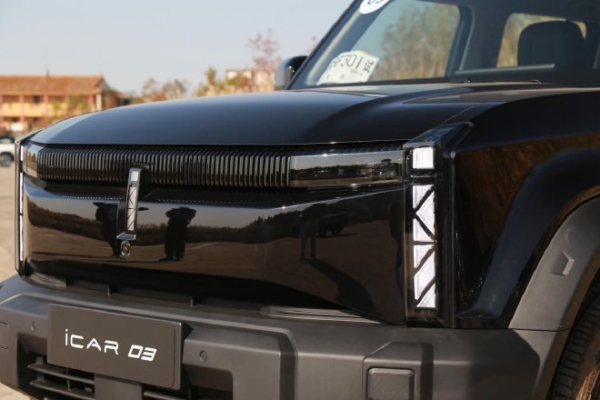 硬核小“潮盒” 抢先试驾iCAR 03