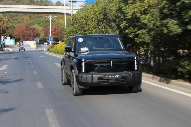 硬核小“潮盒” 抢先试驾iCAR 03