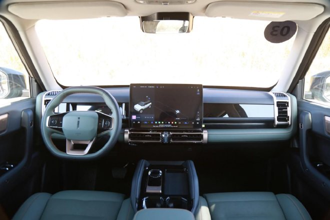 硬核小“潮盒” 抢先试驾iCAR 03