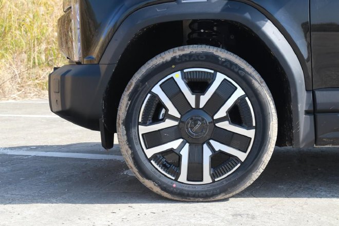 硬核小“潮盒” 抢先试驾iCAR 03