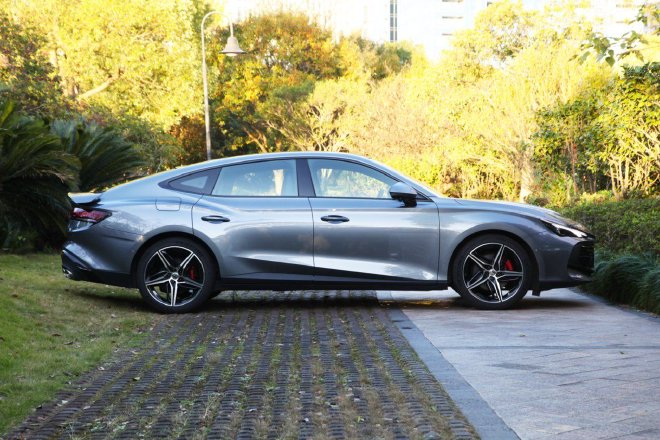 燃油车智驾标杆 体验MG7 NGP智能驾驶辅助