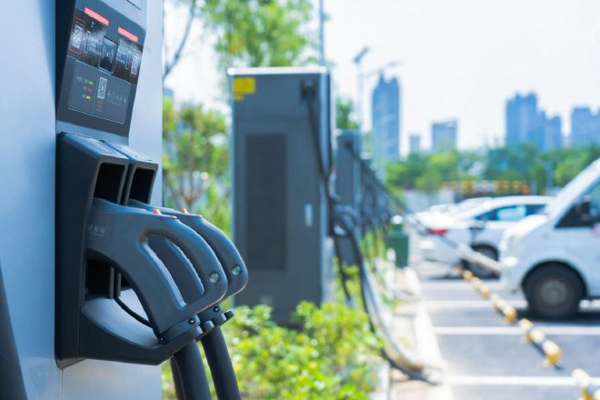 多家自主车企入局 中高端纯电轿车迎内卷