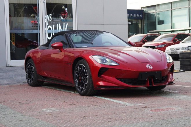 集超跑元素于一身 MG Cyberster到店实拍