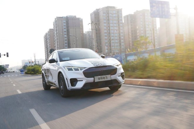 换个角度感受经典 试驾2024款福特电马