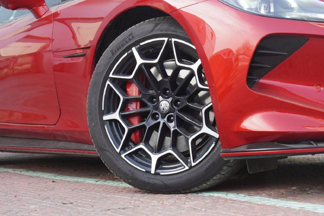 集超跑元素于一身 MG Cyberster到店实拍