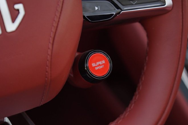 集超跑元素于一身 MG Cyberster到店实拍