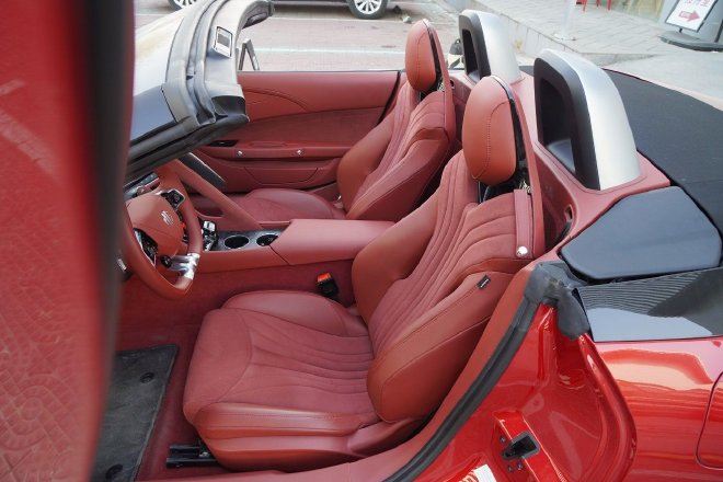 集超跑元素于一身 MG Cyberster到店实拍