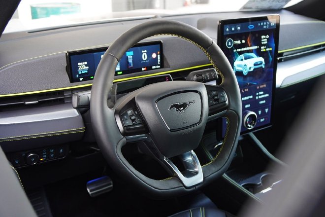 换个角度感受经典 试驾2024款福特电马