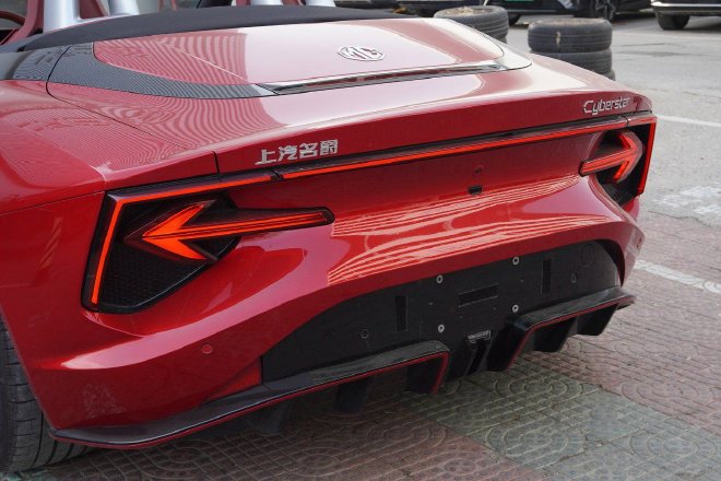 集超跑元素于一身 MG Cyberster到店实拍
