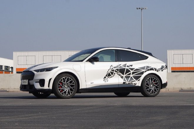 换个角度感受经典 试驾2024款福特电马