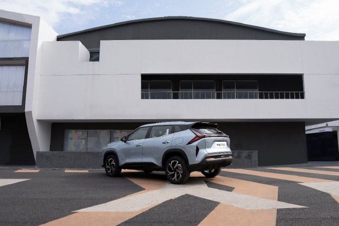 限时优享价8.98万元，最便宜的8155芯片，博越COOL朋友版上市