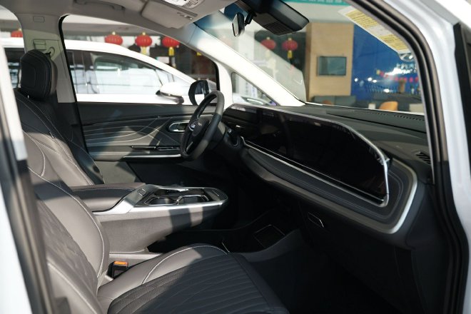 新生代智能MPV 实拍2024款上汽大通 G90