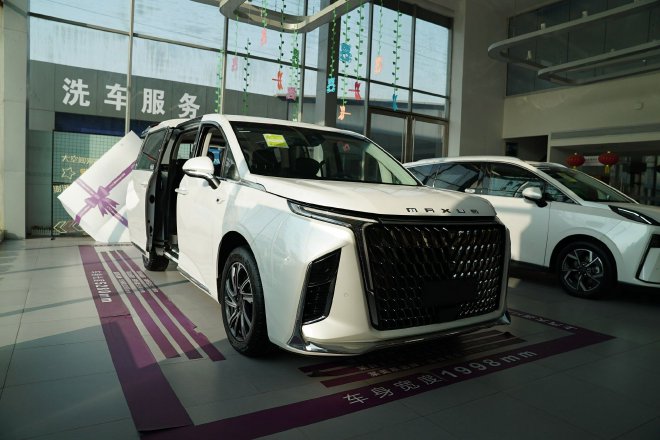 新生代智能MPV 实拍2024款上汽大通 G90