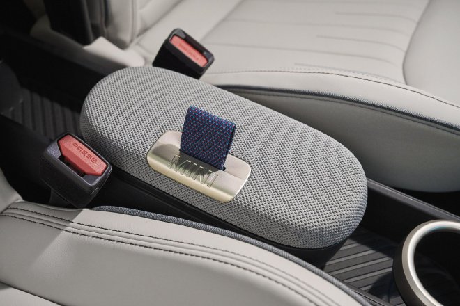 全新纯电动MINI COOPER亮相工信部 将面向全球销售