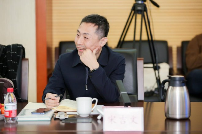 《换道赛车》新书分享会在京举行，探讨中国新能源汽车发展之路