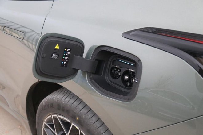 全新极氪001上市 搭激光雷达26.9万元起售