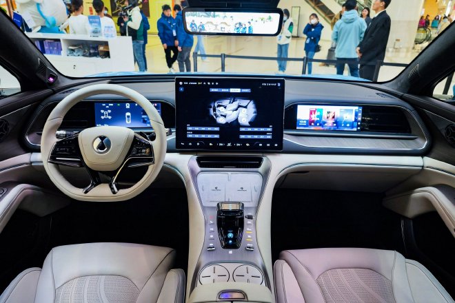 外观好看到“跳长江” 全新腾势N7静态体验