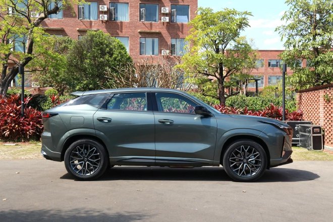 混动新物种 抢先体验长安UNI-Z