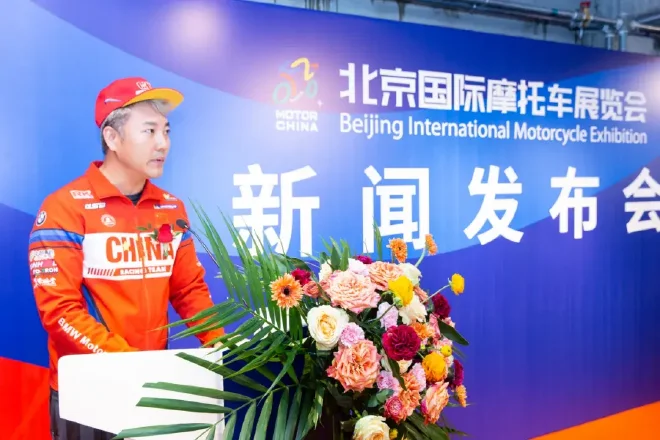 中国公路摩托车赛车队队长郑奇先生