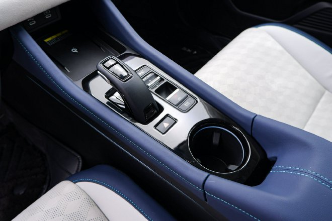 全系标配电子外后视镜 东风本田灵悉L静态体验