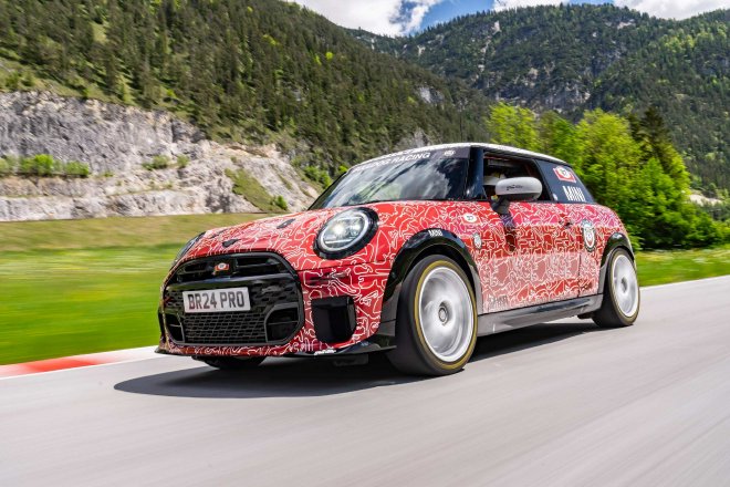 全新MINI JCW 亮相纽博格林24小时耐力赛