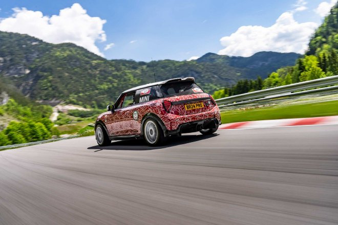 全新MINI JCW 亮相纽博格林24小时耐力赛